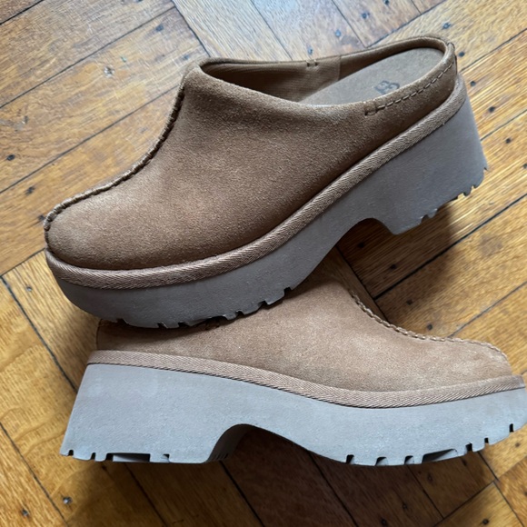 UGG New Heights Clog in Chestnut Sz 7 - Picture 2 of 6